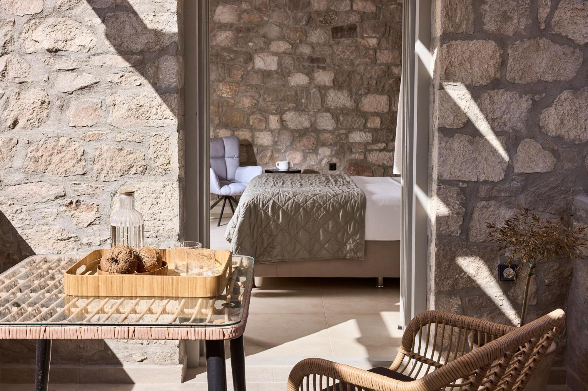Kedros Milos Suites Adámasz Szoba fotó
