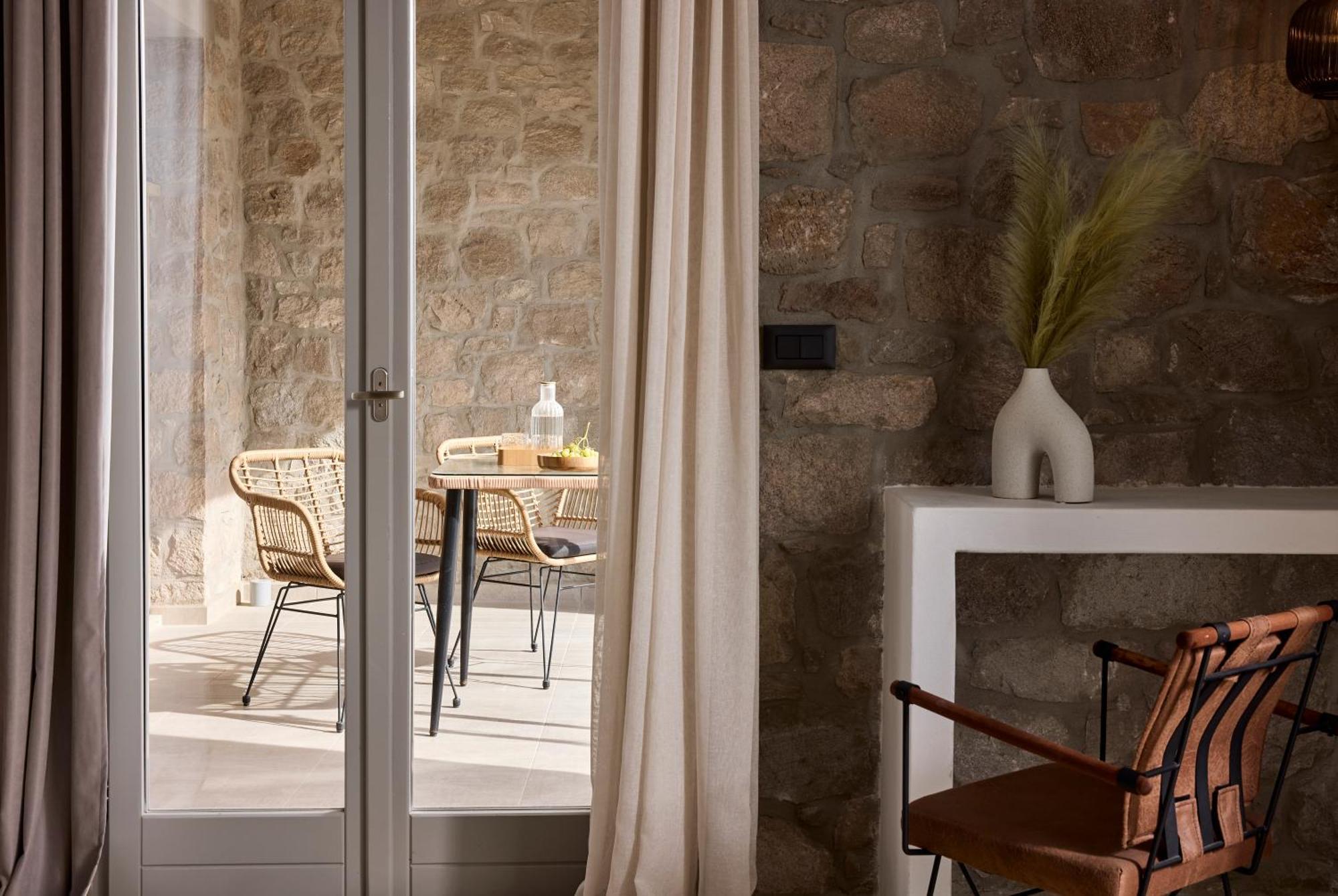 Kedros Milos Suites Adámasz Szoba fotó